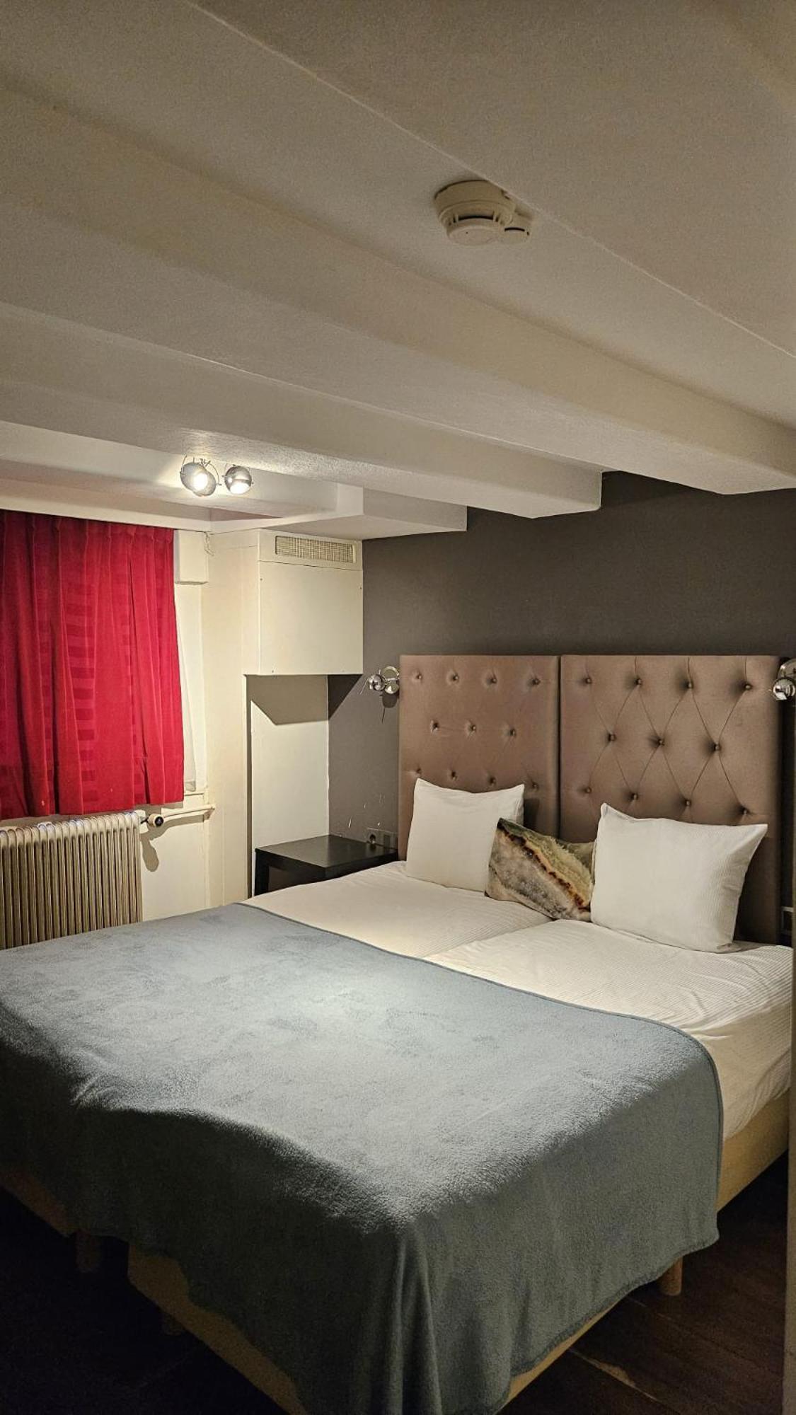 Quentin Golden Bear Hotel Amsterdam Exterior photo